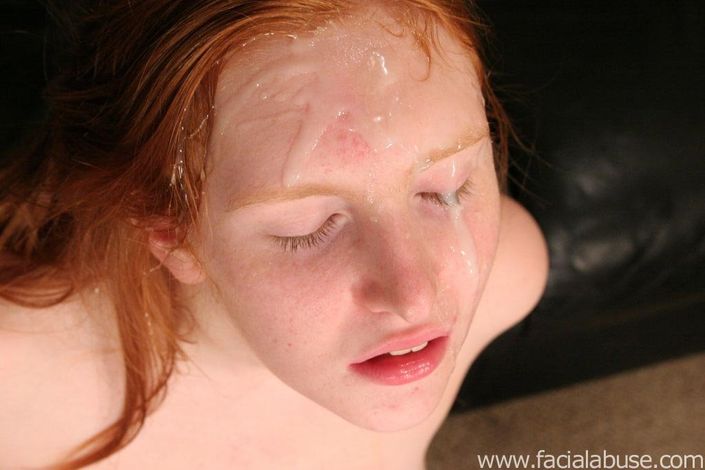 Рыженькая девка с мягкой попкой получила сперму на лицо