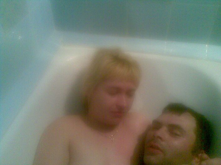 Муж сфоткал свою голую жену в ванне и выебал её | 40 ХХХ фото
